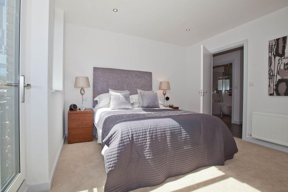 One White's Row Hotel
