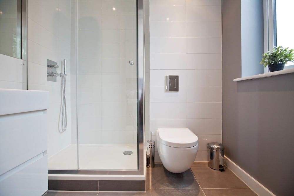 Hotel One White's Row Londra